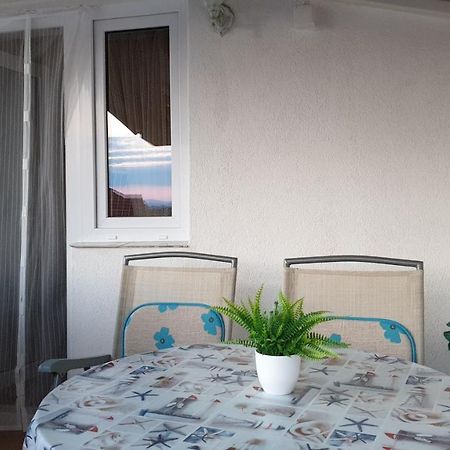 Apartman Dinka Punat Exteriör bild