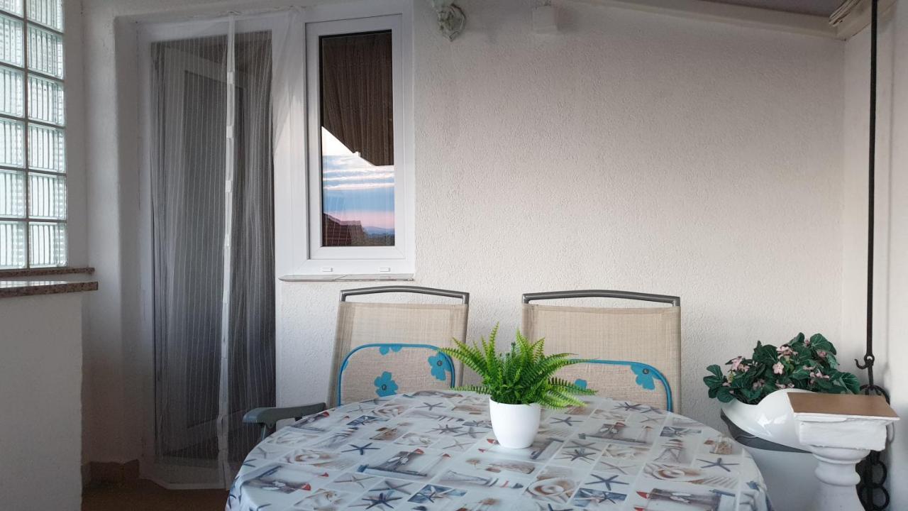 Apartman Dinka Punat Exteriör bild