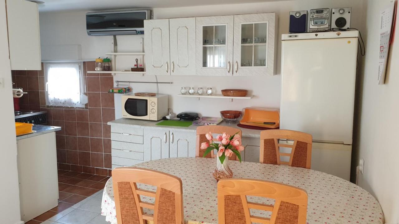 Apartman Dinka Punat Exteriör bild
